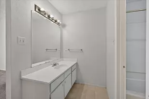 11881 Bob White Dr, Houston, TX 77035 - Photo 21