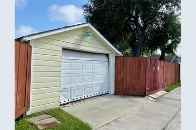 4817 Alamo Drive, Galveston, TX 77551 - Photo 31