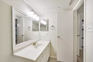 5917 Fairdale Ln, Houston, TX 77057 - Photo 9