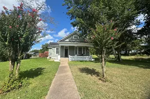 824 S Masonic St, Bellville, TX 77418 - Photo 1