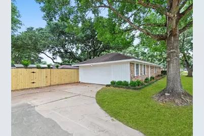 2001 Briar Lane, Richmond, TX 77469 - Photo 9