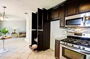 609 Mary Ann Dr, Friendswood, TX 77546 - Photo 7