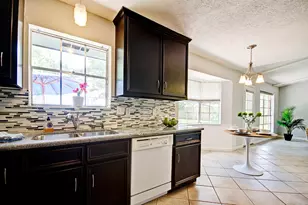 609 Mary Ann Dr, Friendswood, TX 77546 - Photo 11