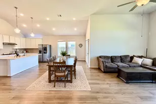 307 Twin Lakes Blvd W, West Columbia, TX 77486 - Photo 3