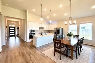 307 Twin Lakes Blvd W, West Columbia, TX 77486 - Photo 5