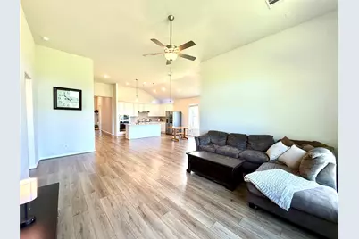 307 Twin Lakes Blvd West, West Columbia, TX 77486 - Photo 9