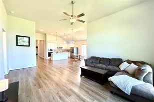 307 Twin Lakes Blvd W, West Columbia, TX 77486 - Photo 9