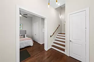 5809 E Post Oak Ln, Houston, TX 77055 - Photo 3