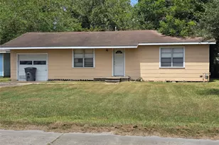 2611 1st St, Bay City, TX 77414 - Photo 1