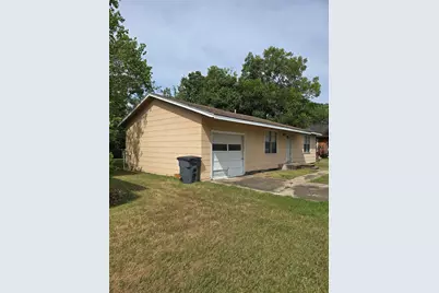 2611 1st St, Bay City, TX 77414 - Photo 3