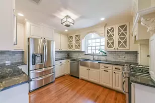2415 Stoney Brook Dr, Houston, TX 77063 - Photo 11