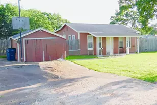 118 Robinson Rd, Oyster Creek, TX 77541 - Photo 1