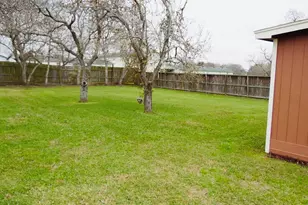 118 Robinson Rd, Oyster Creek, TX 77541 - Photo 3