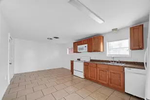 521 Alford St, Baytown, TX 77520 - Photo 9