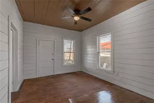 703 Avenue J, Huntsville, TX 77320 - Photo 5