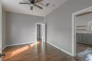703 Avenue J, Huntsville, TX 77320 - Photo 17