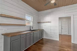 703 Avenue J, Huntsville, TX 77320 - Photo 9