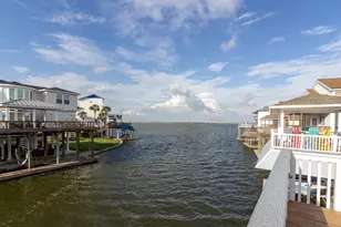 1330 Leilani Dr, Tiki Island, TX 77554 - Photo 15