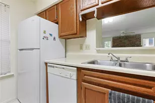 10555 Turtlewood Ct, Houston, TX 77072 - Photo 9