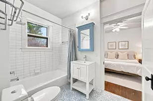4618 McEwen St, Houston, TX 77009 - Photo 13