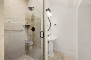 2409 Commonwealth St, Houston, TX 77006 - Photo 7