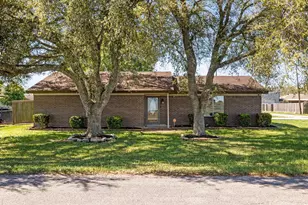 1706 Avenue A, Danbury, TX 77534 - Photo 1
