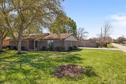 1706 Avenue A, Danbury, TX 77534 - Photo 3