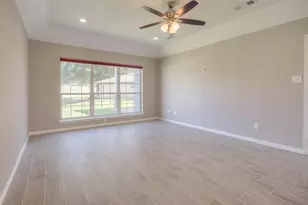 319 Brook Hollow Dr, Huntsville, TX 77340 - Photo 9