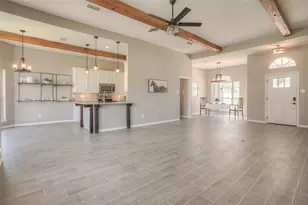 319 Brook Hollow Dr, Huntsville, TX 77340 - Photo 3