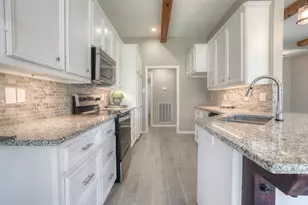 319 Brook Hollow Dr, Huntsville, TX 77340 - Photo 25