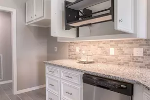 319 Brook Hollow Dr, Huntsville, TX 77340 - Photo 13