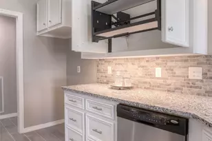 319 Brook Hollow Dr, Huntsville, TX 77340 - Photo 17