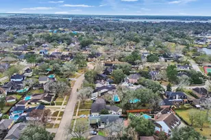 1707 W Hedgecroft Dr, Seabrook, TX 77586 - Photo 9