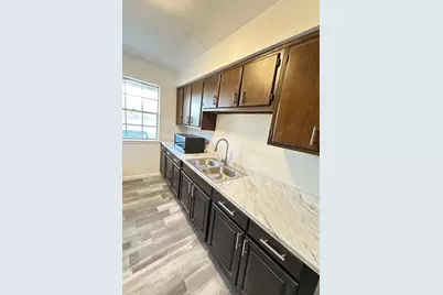 600 W Mimosa Street, Angleton, TX 77515 - Photo 3