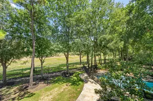 31 Hollymead Dr, The Woodlands, TX 77381 - Photo 3