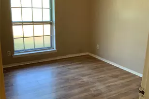 301 Travis St, Baytown, TX 77520 - Photo 23
