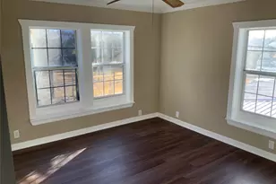 301 Travis St, Baytown, TX 77520 - Photo 37
