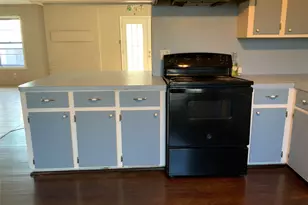 301 Travis St, Baytown, TX 77520 - Photo 17