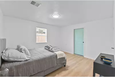 5530 Malmedy Road, Houston, TX 77033 - Photo 9