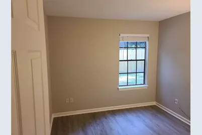 8 Camberwell Court, The Woodlands, TX 77380 - Photo 11