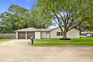 3208 Woodstone Dr, Baytown, TX 77521 - Photo 3