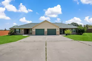 460 W Houston St, Highlands, TX 77562 - Photo 1