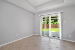 460 W Houston St, Highlands, TX 77562 - Photo 5
