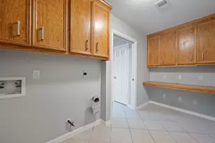 460 W Houston St, Highlands, TX 77562 - Photo 9