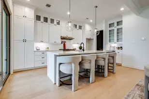 1016 Peden St, Houston, TX 77006 - Photo 9