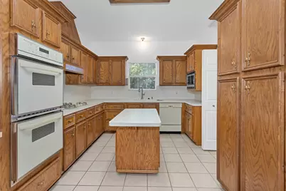 12180 Lakeview Manor Drive, Willis, TX 77318 - Photo 13