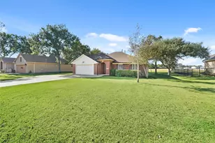 14210 Cally Cir, Needville, TX 77461 - Photo 3