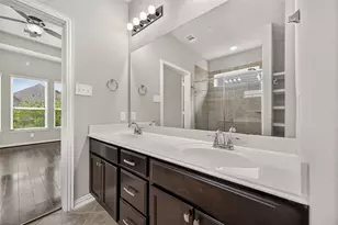 104 Long Meadow Ct, Clute, TX 77531 - Photo 17