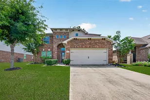 104 Long Meadow Ct, Clute, TX 77531 - Photo 1