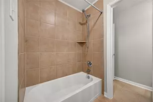 104 Long Meadow Ct, Clute, TX 77531 - Photo 31